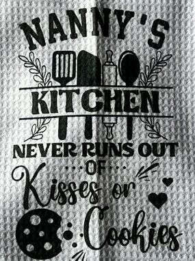 BUNDLE Nanny’s Never Runs Out Cookies& Kisses Towel & Apron Great 4 Mothers Day
